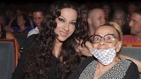 דנה אינטרנשיונל ואימה, בת גלים כהן, צילום: מסך, מתוך "שיר אחד", כאן 11